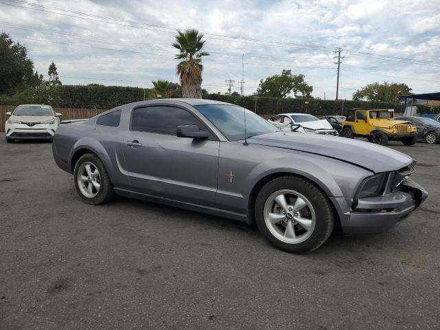 1ZVHT80N575341800 - 2007 FORD MUSTANG GRAY photo 4