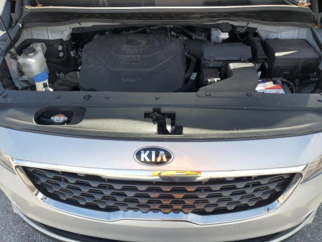 KNDMB5C13K6511991 - 2019 KIA SEDONA LX SILVER photo 12