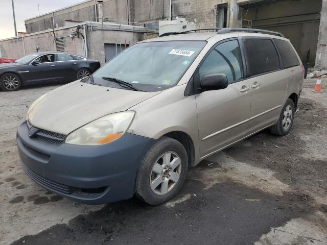 2004 TOYOTA SIENNA CE, 