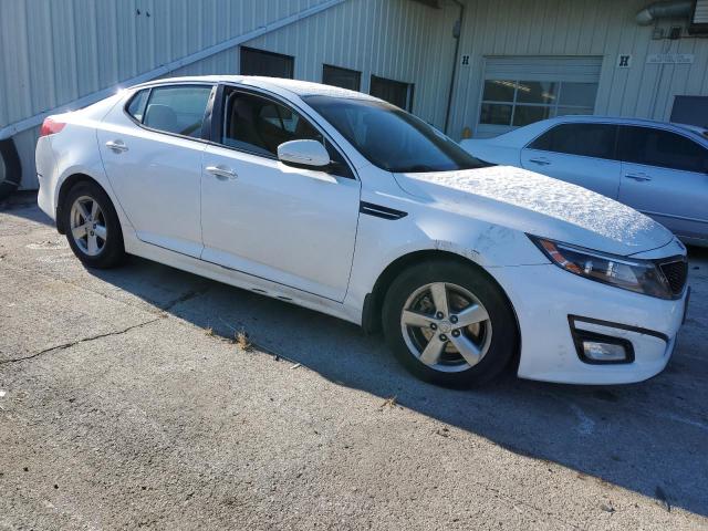 KNAGM4A73F5641819 - 2015 KIA OPTIMA LX WHITE photo 4