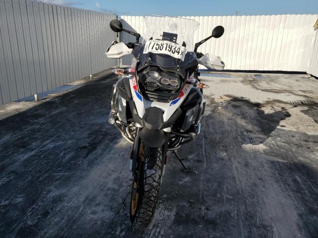 WB10M1308M6D60738 - 2021 BMW R 1250 GS ADVENTURE WHITE photo 2