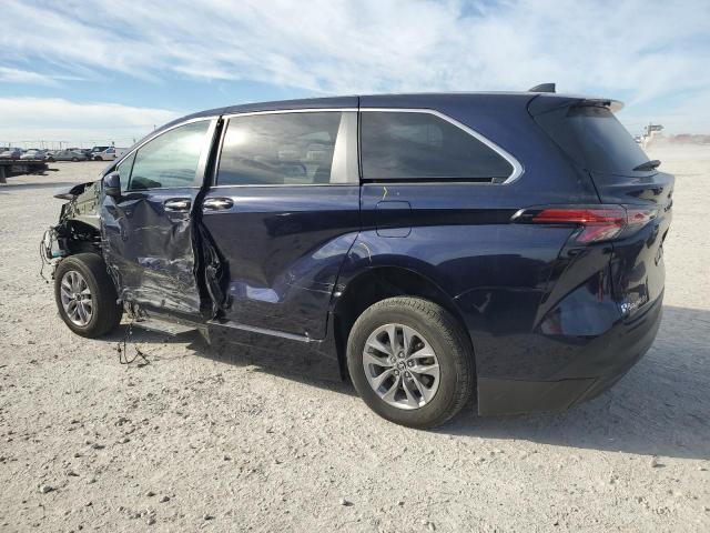 5TDYRKEC3NS099893 - 2022 TOYOTA SIENNA XLE BLUE photo 2