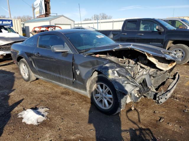 1ZVHT80N595111502 - 2009 FORD MUSTANG BLACK photo 4