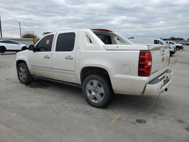 3GNTKGE72CG235349 - 2012 CHEVROLET AVALANCHE LTZ WHITE photo 2