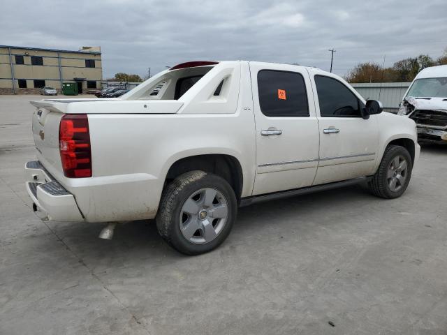 3GNTKGE72CG235349 - 2012 CHEVROLET AVALANCHE LTZ WHITE photo 3