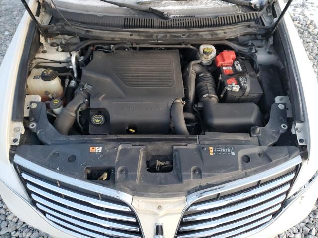 2LMHJ5AT6JBL01670 - 2018 LINCOLN MKT CREAM photo 12