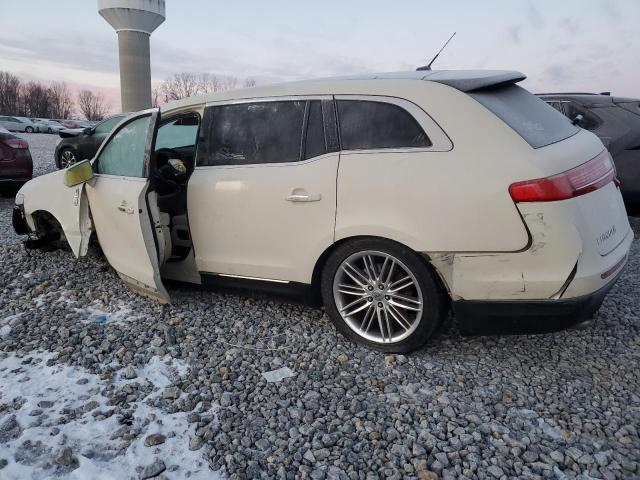 2LMHJ5AT6JBL01670 - 2018 LINCOLN MKT CREAM photo 2