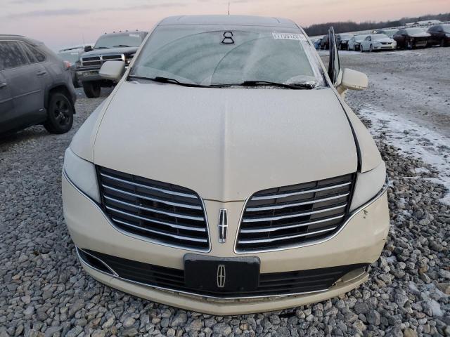 2LMHJ5AT6JBL01670 - 2018 LINCOLN MKT CREAM photo 5