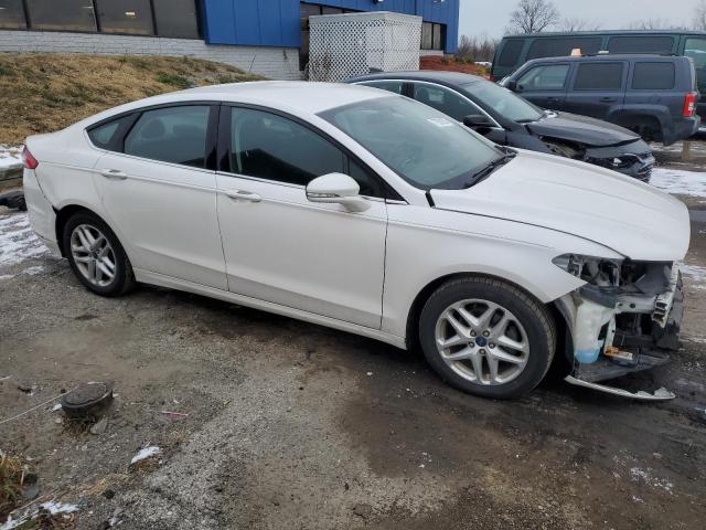 1FA6P0H70F5108871 - 2015 FORD FUSION SE WHITE photo 4