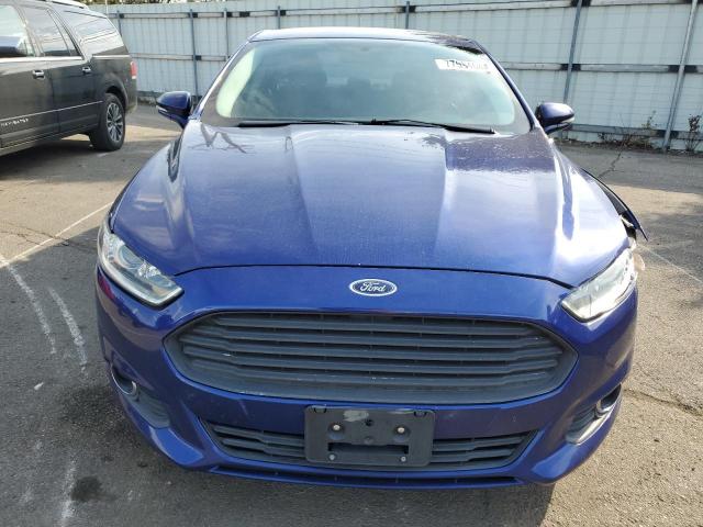 3FA6P0H71GR104357 - 2016 FORD FUSION SE BLUE photo 5