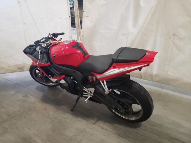 JYARJ06E15A022268 - 2005 YAMAHA YZFR6 L RED photo 3