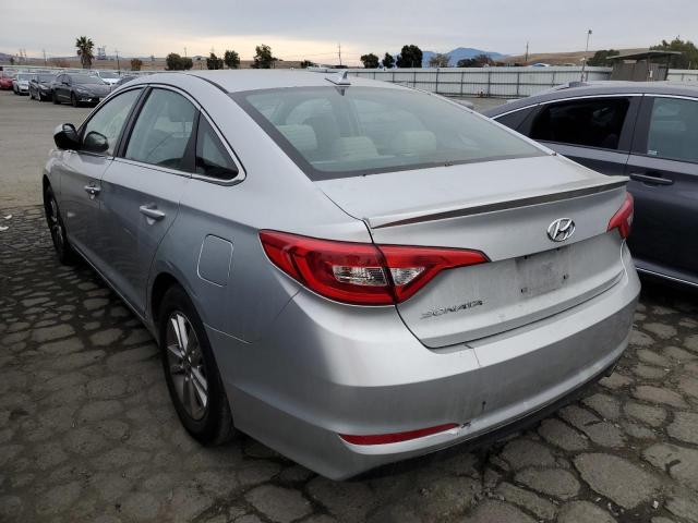 5NPE24AF2HH565164 - 2017 HYUNDAI SONATA SE SILVER photo 2