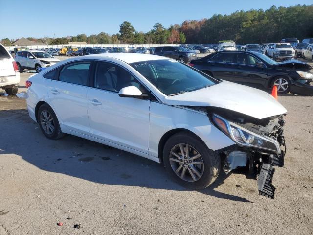 5NPE24AF7HH559599 - 2017 HYUNDAI SONATA SE WHITE photo 4