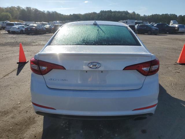 5NPE24AF7HH559599 - 2017 HYUNDAI SONATA SE WHITE photo 6