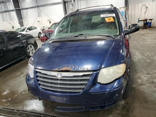 2C4GP54L95R147054 - 2005 CHRYSLER TOWN & COU TOURING 蓝色 照片 5