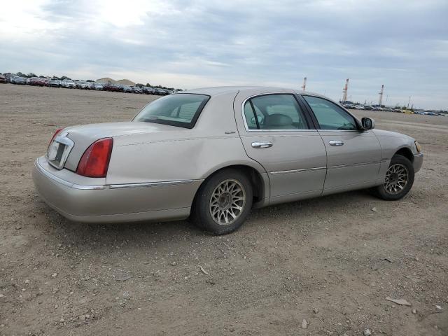 1LNHM82W2XY621514 - 1999 LINCOLN TOWN CAR SIGNATURE SILVER photo 3