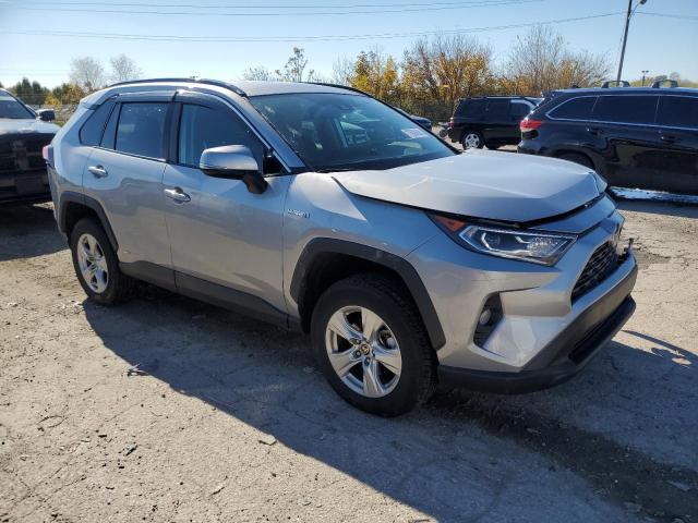 4T3RWRFVXMU041413 - 2021 TOYOTA RAV4 XLE SILVER photo 4