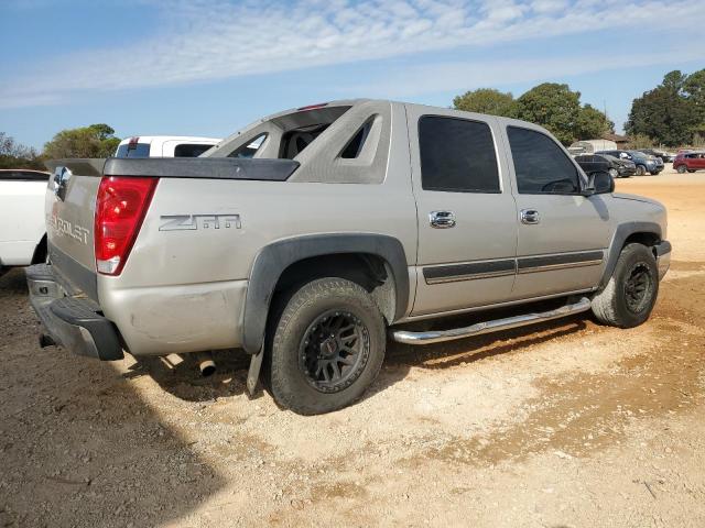 3GNEC12T94G264031 - 2004 CHEVROLET AVALANCHE C1500 SILVER photo 3