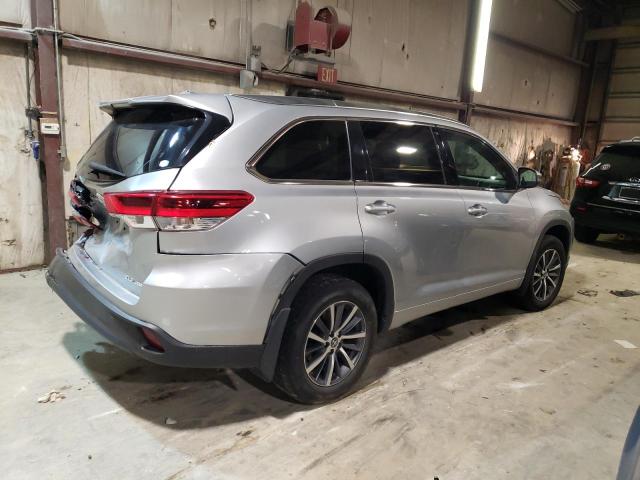 5TDJZRFHXHS452235 - 2017 TOYOTA HIGHLANDER SE SILVER photo 3