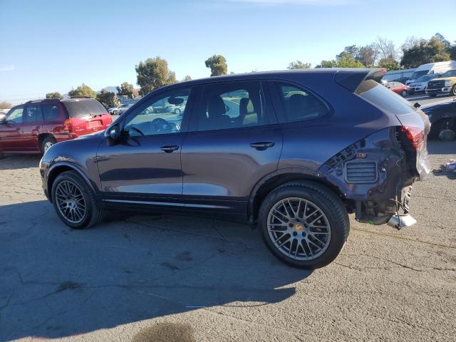 WP1AA2A29JKA03559 - 2018 PORSCHE CAYENNE PURPLE photo 2