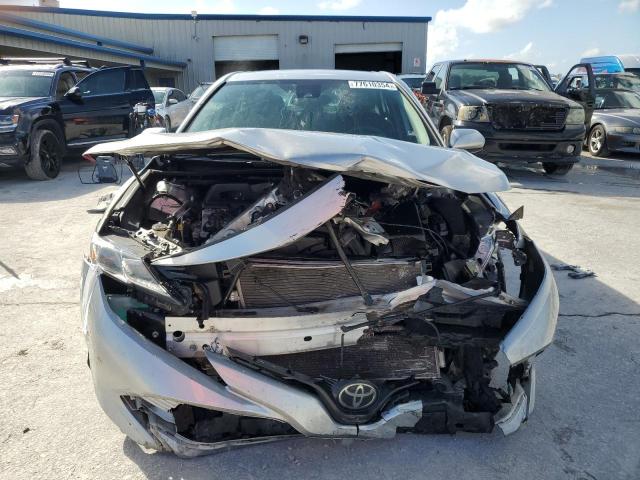 4T1C11AK3LU984267 - 2020 TOYOTA CAMRY LE SILVER photo 5