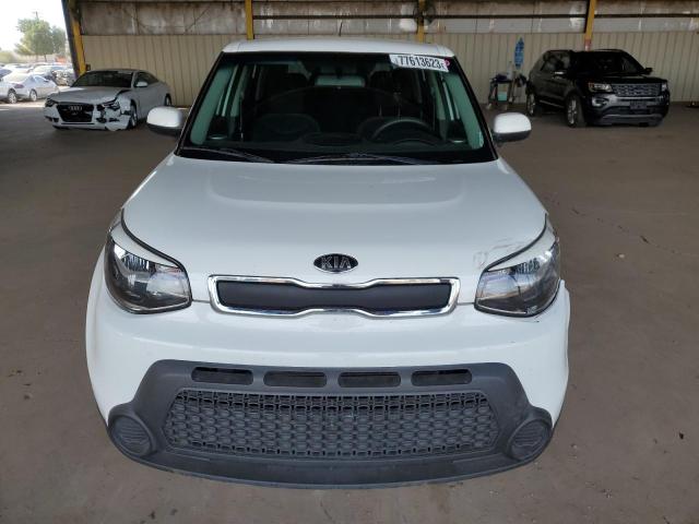 KNDJN2A23G7846092 - 2016 KIA SOUL WHITE photo 5