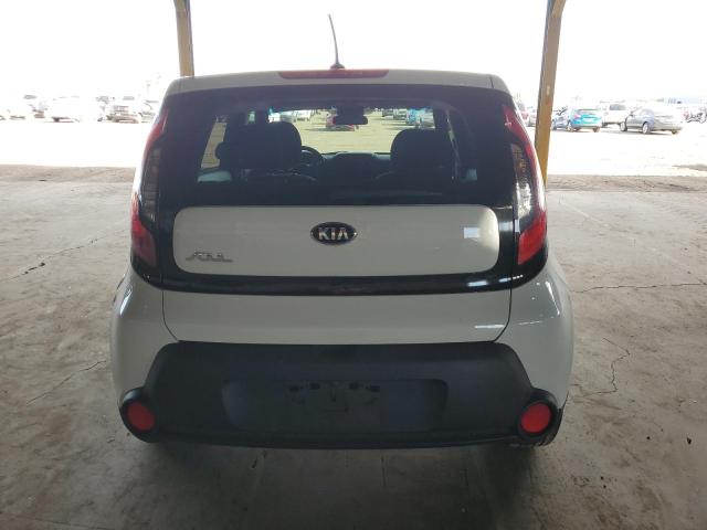 KNDJN2A23G7846092 - 2016 KIA SOUL WHITE photo 6