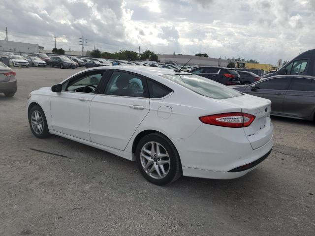 3FA6P0HR4DR237885 - 2013 FORD FUSION SE WHITE photo 2