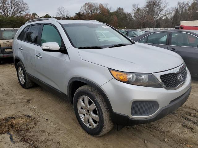 5XYKT4A28DG424386 - 2013 KIA SORENTO LX GRAY photo 4