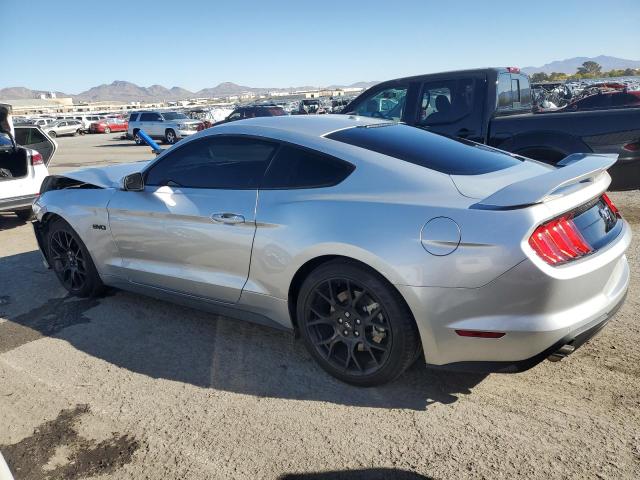 1FA6P8TH6J5159931 - 2018 FORD MUSTANG SILVER photo 2