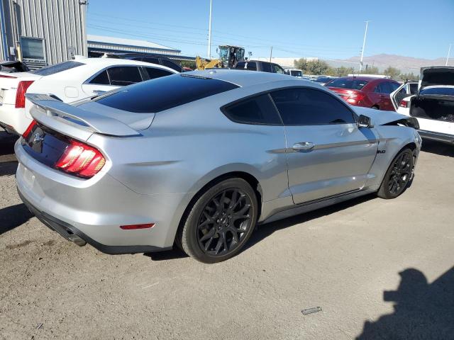 1FA6P8TH6J5159931 - 2018 FORD MUSTANG SILVER photo 3