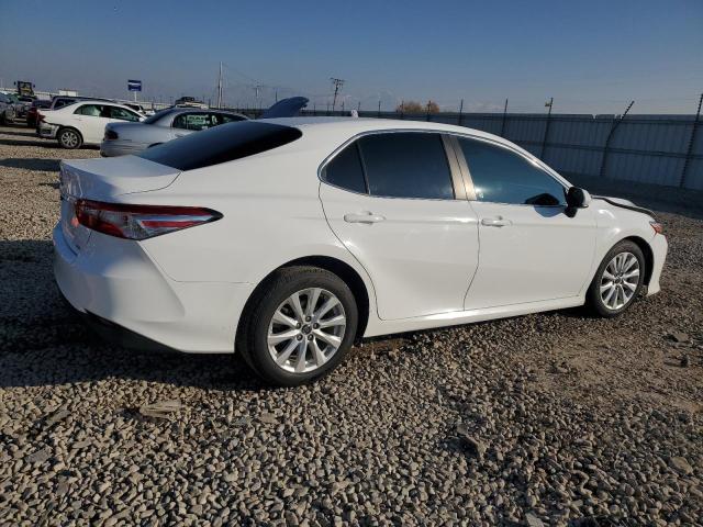 4T1B11HK8JU501208 - 2018 TOYOTA CAMRY L WHITE photo 3