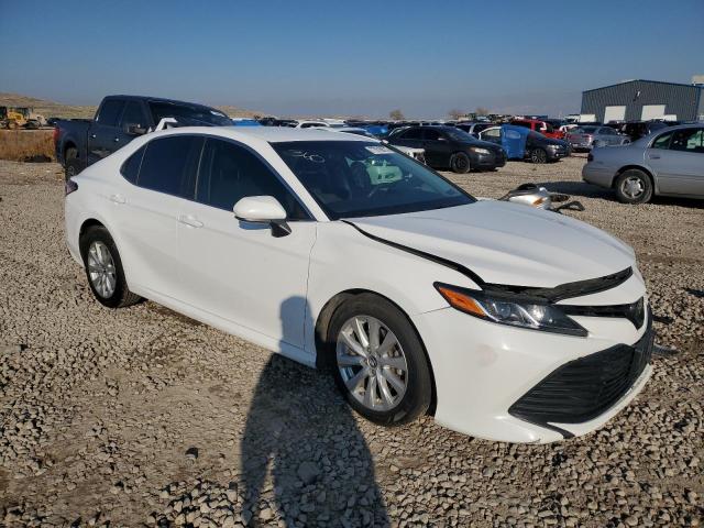 4T1B11HK8JU501208 - 2018 TOYOTA CAMRY L WHITE photo 4