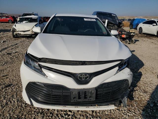 4T1B11HK8JU501208 - 2018 TOYOTA CAMRY L WHITE photo 5