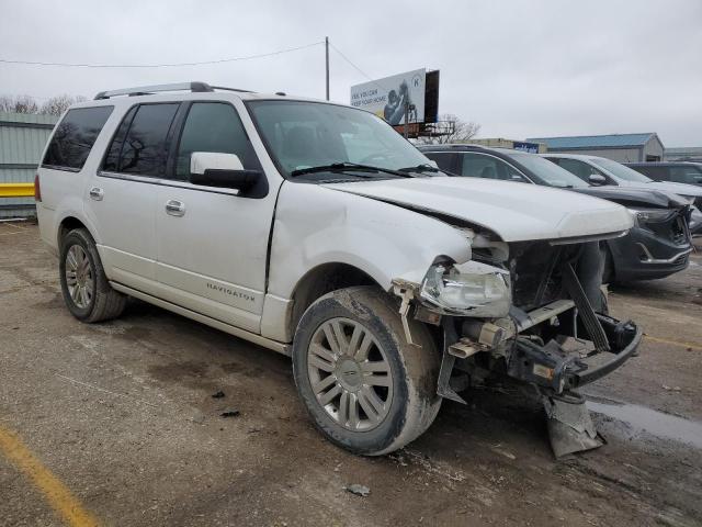 5LMJJ2J53BEJ07579 - 2011 LINCOLN NAVIGATOR WHITE photo 4