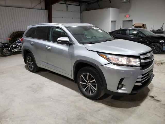 5TDJZRFH3JS535379 - 2018 TOYOTA HIGHLANDER SE SILVER photo 4