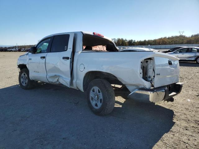 5TFDY5F11GX547027 - 2016 TOYOTA TUNDRA CREWMAX SR5 WHITE photo 2