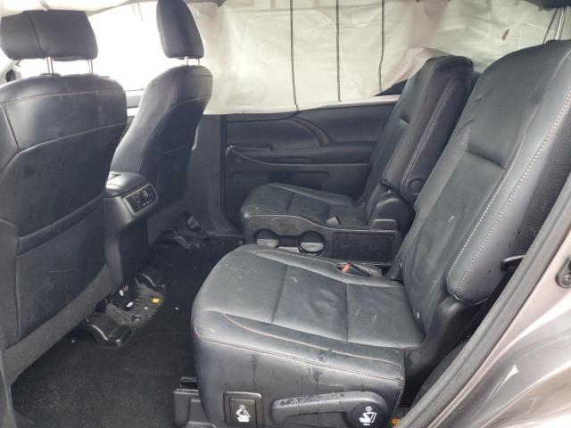 5TDKKRFH6GS144051 - 2016 TOYOTA HIGHLANDER XLE BROWN photo 11