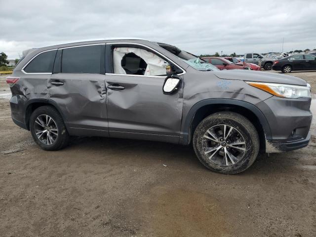 5TDKKRFH6GS144051 - 2016 TOYOTA HIGHLANDER XLE BROWN photo 4