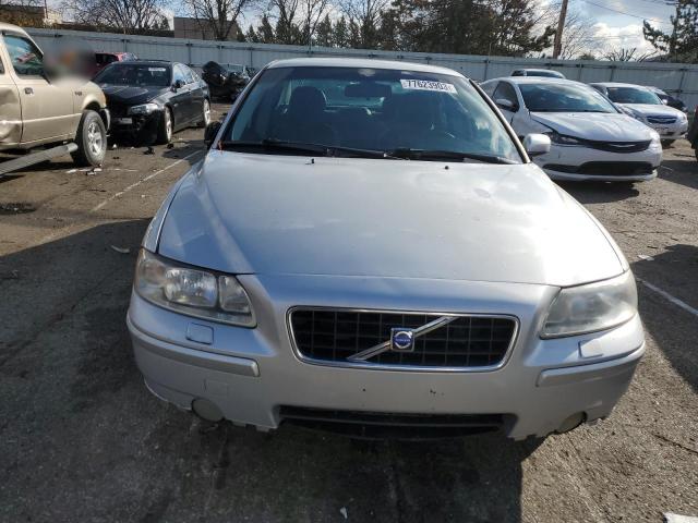 YV1RS592252429892 - 2005 VOLVO S60 2.5T SILVER photo 5