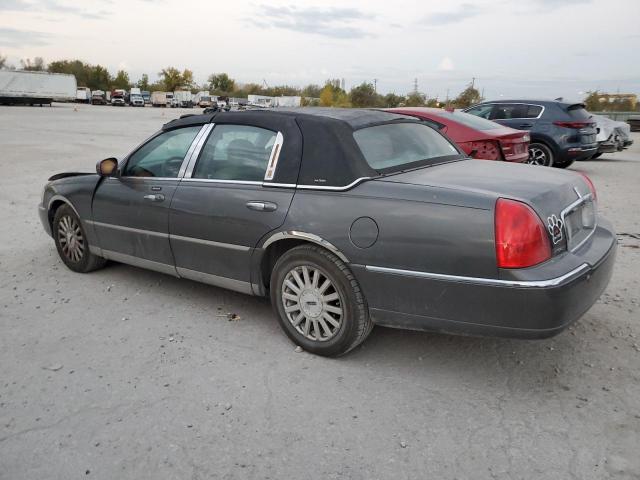 1LNHM81W44Y615629 - 2004 LINCOLN TOWN CAR EXECUTIVE GRAY photo 2