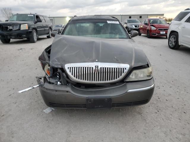 1LNHM81W44Y615629 - 2004 LINCOLN TOWN CAR EXECUTIVE GRAY photo 5