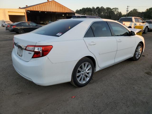 4T4BF1FK6CR234180 - 2012 TOYOTA CAMRY BASE WHITE photo 3