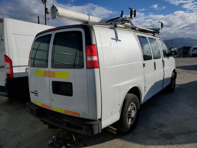 1GCWGFCB2C1109211 - 2012 CHEVROLET EXPRESS G2 WHITE photo 3