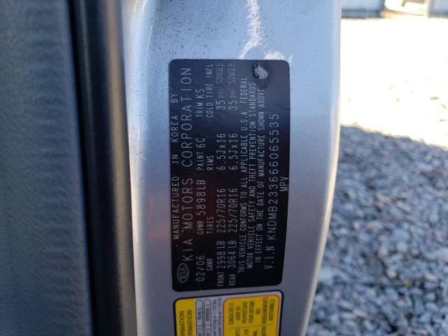 KNDMB233666065535 - 2006 KIA SEDONA EX SILVER photo 13