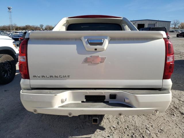 3GNTKGE33BG192717 - 2011 CHEVROLET AVALANCHE LTZ WHITE photo 6