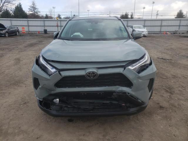 2T3P1RFV2PW357141 - 2023 TOYOTA RAV4 XLE SILVER photo 5