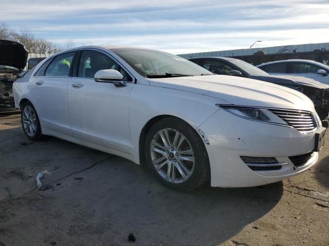 3LN6L2GK0GR633527 - 2016 LINCOLN MKZ WHITE photo 4