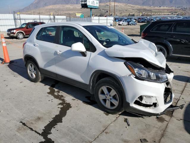 KL7CJNSB5JB717681 - 2018 CHEVROLET TRAX LS WHITE photo 4