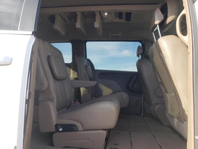 2C4RC1BG5GR230129 - 2016 CHRYSLER TOWN & COU TOURING WHITE photo 11